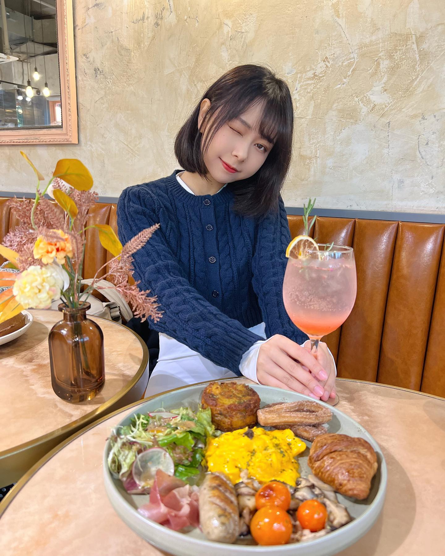  Coffee, Tea, or me? (ू˃o˂ ू)⁼³₌₃ 