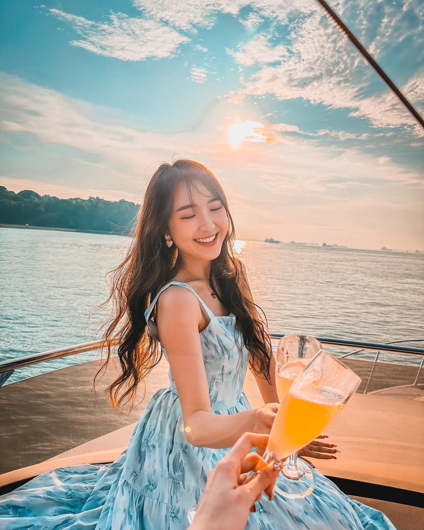  香槟与你的分别是…

香槟在酒杯里
�...