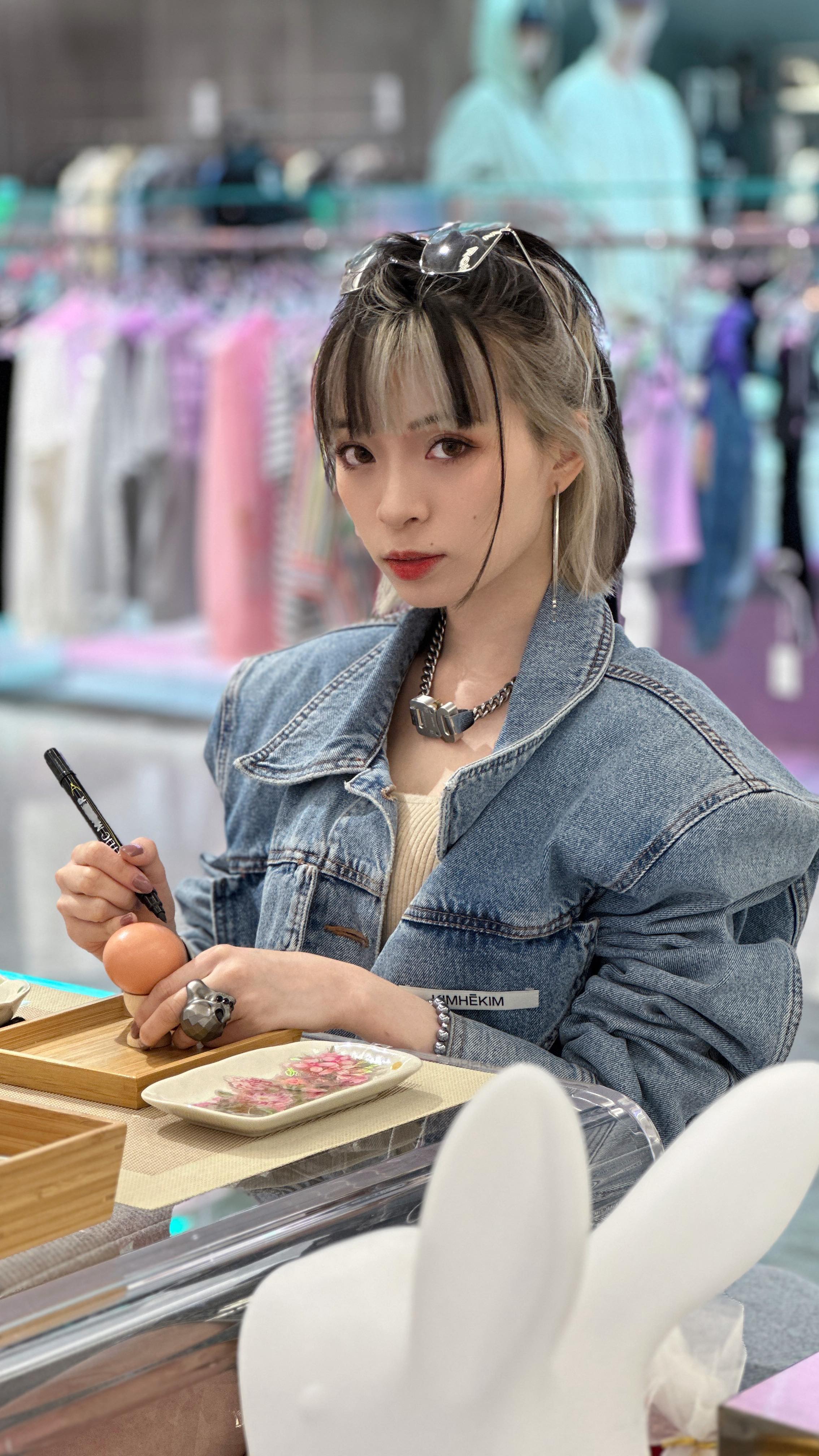  :
節日本無意義，那就自己加點色彩