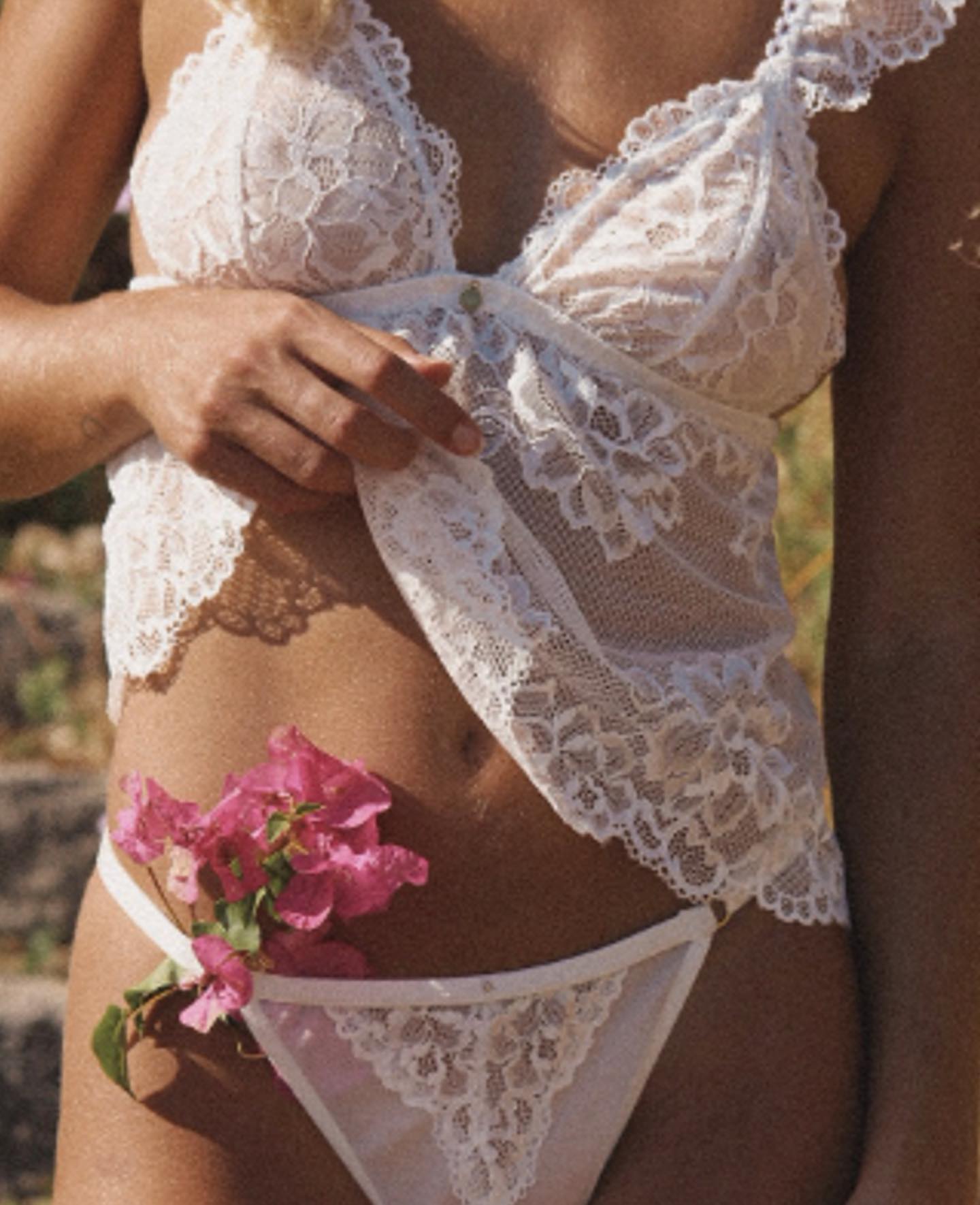  Who said white intimates couldn’t bring spice..
...