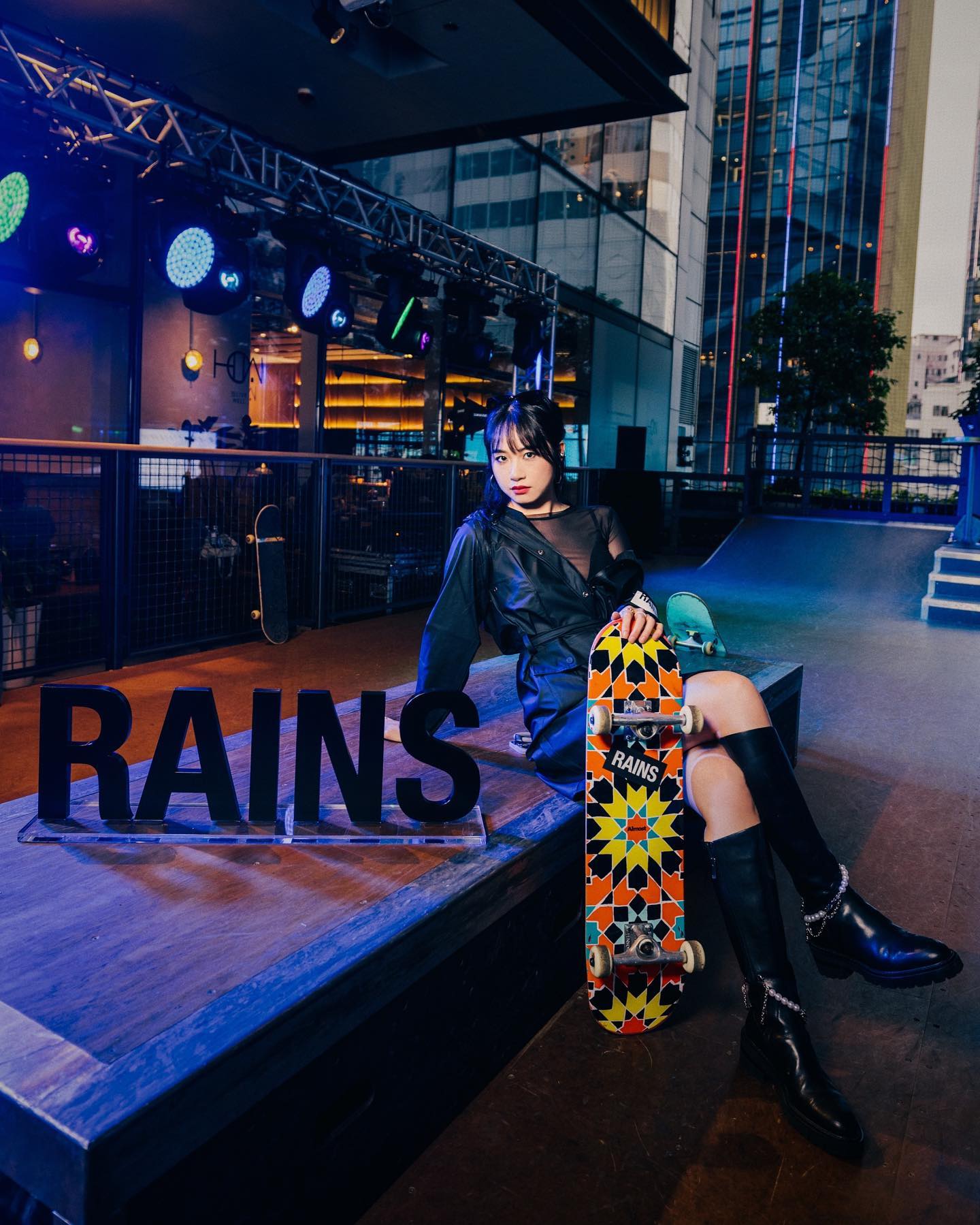  丹麥的時尚防水品牌☔*RAINS*全港首間�...