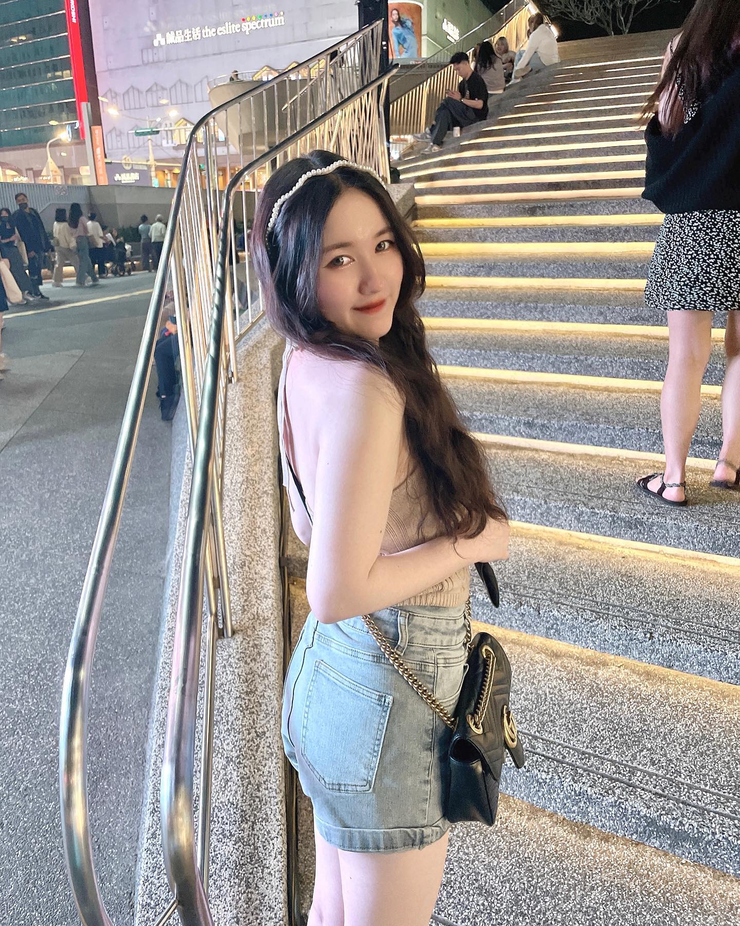  時間逼著人堅強，以微笑面對所有的�...