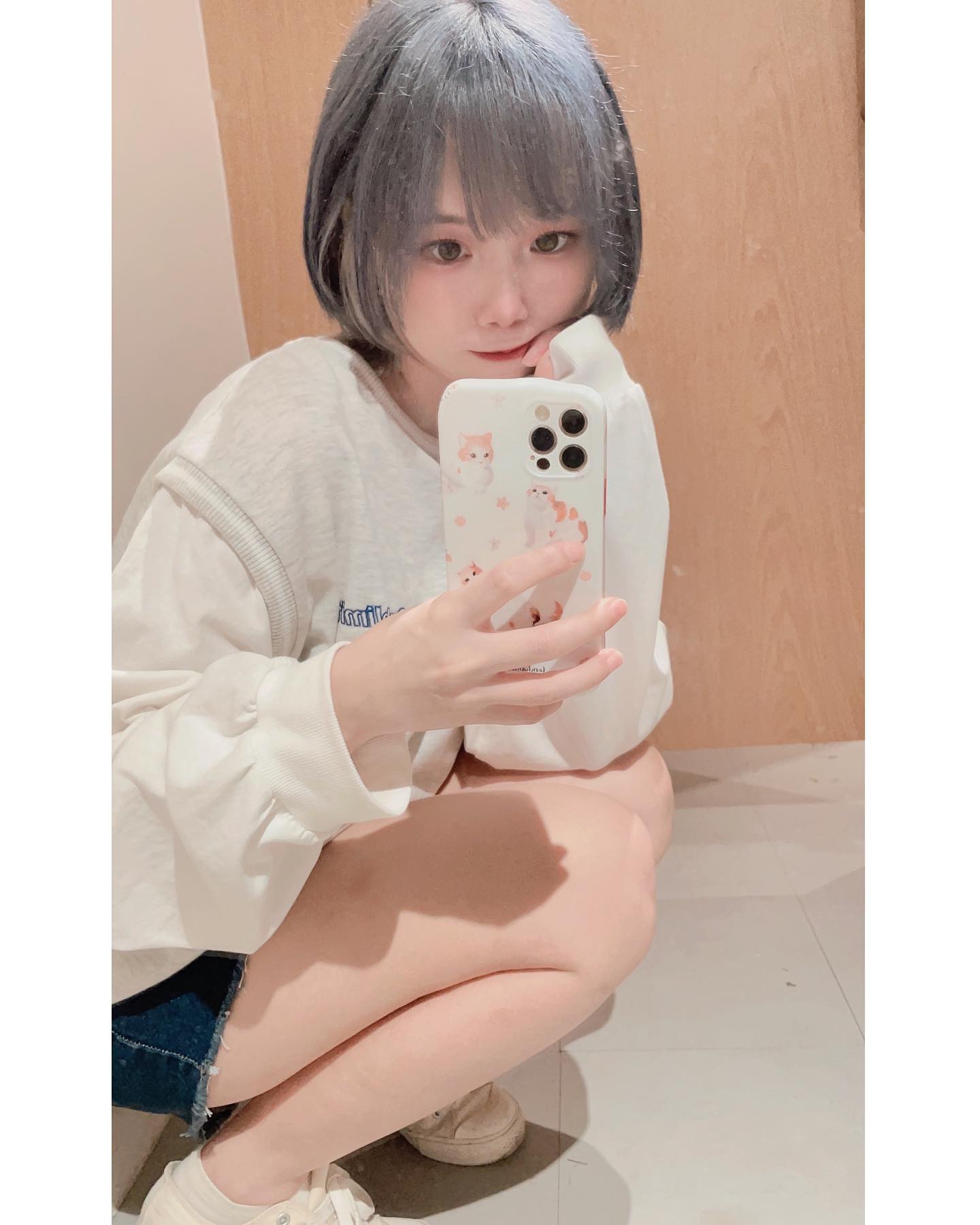  顏文字(＞人＜;)

#kawaiigirl #自撮り女�...