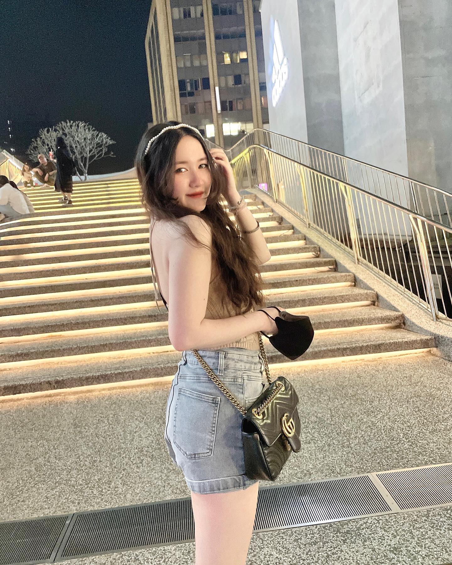  時間逼著人堅強，以微笑面對所有的�...