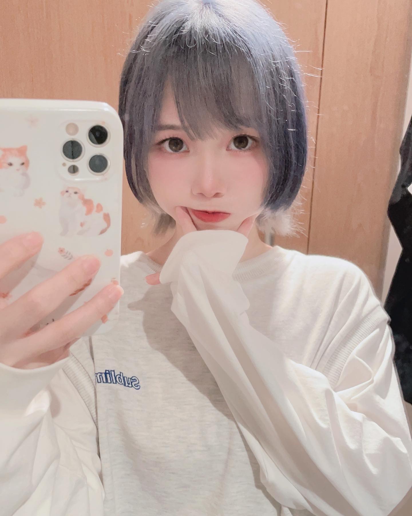  顏文字(＞人＜;)

#kawaiigirl #自撮り女�...