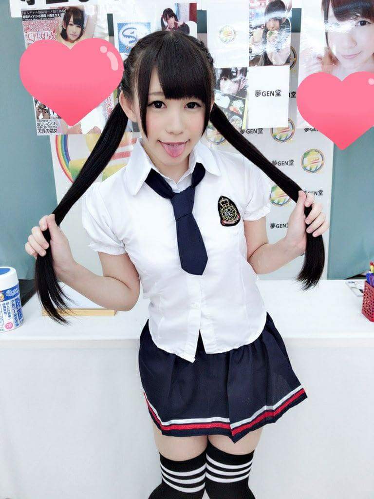  迷你裙 x 絕對領域  x 過膝襪