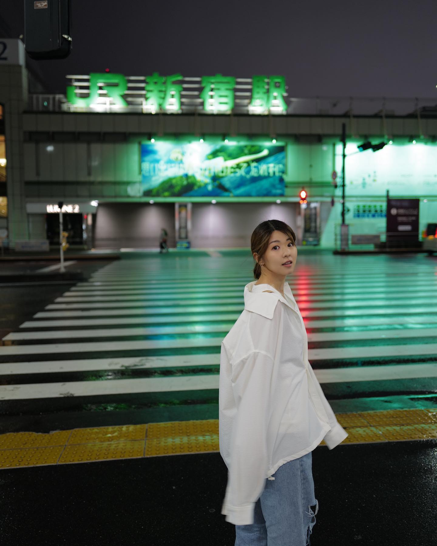  凌晨時分 微微細雨的新宿街頭✨
Embrac...