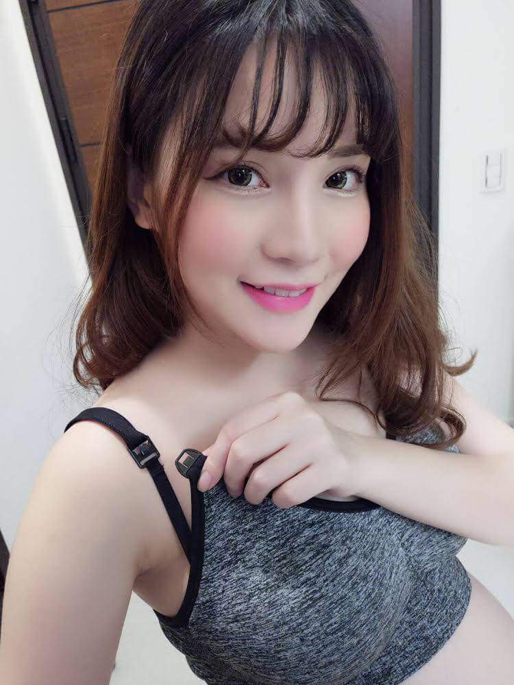  睿咩Rimmy單手可以打開扣子 扣回去 真�...