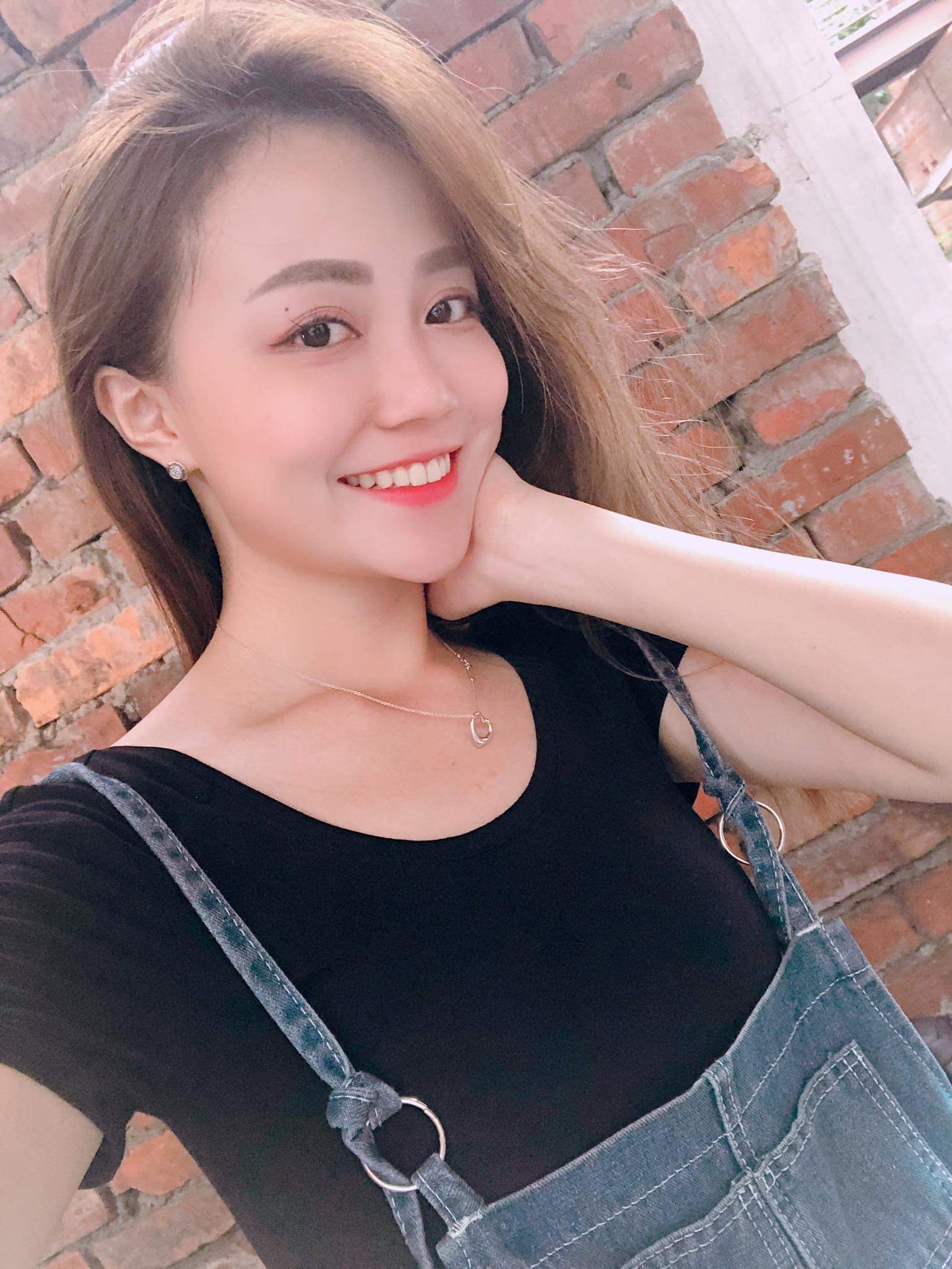  思綺 Pocky昨天工作時咋是悶熱的要命�...