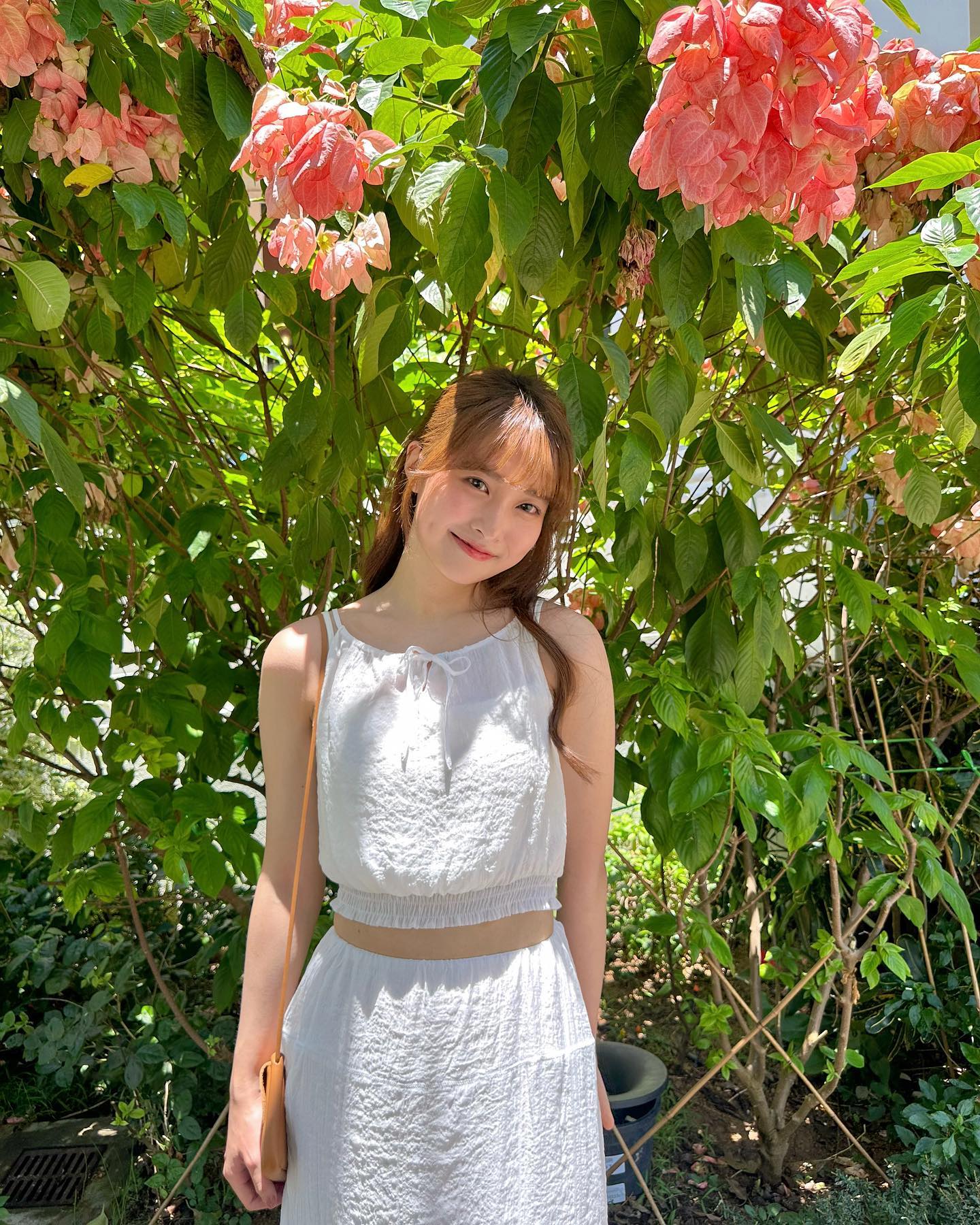  琴晚live介紹完就見到好多客人包色的�...