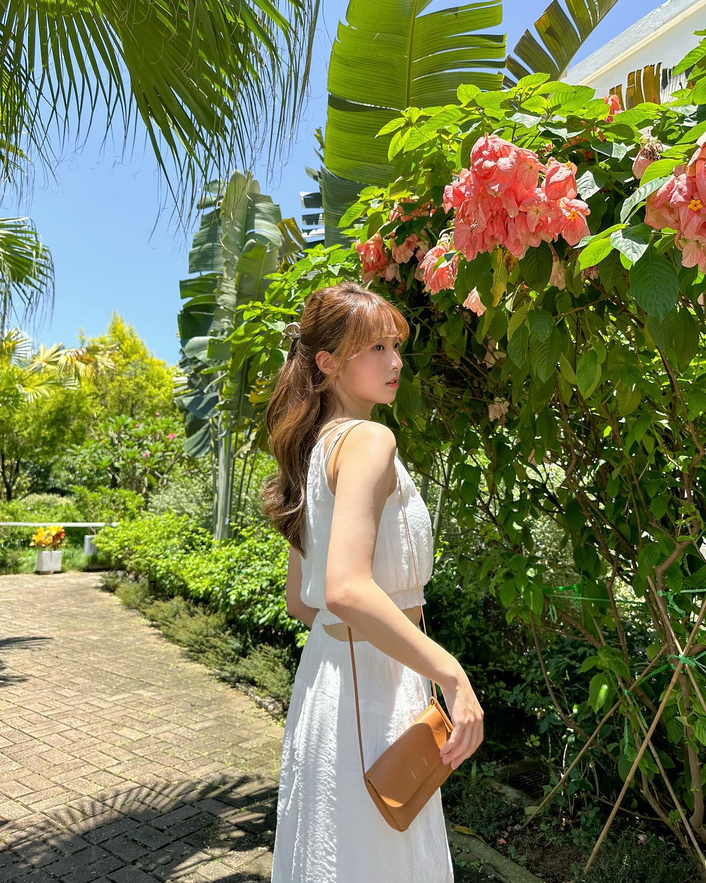  琴晚live介紹完就見到好多客人包色的�...