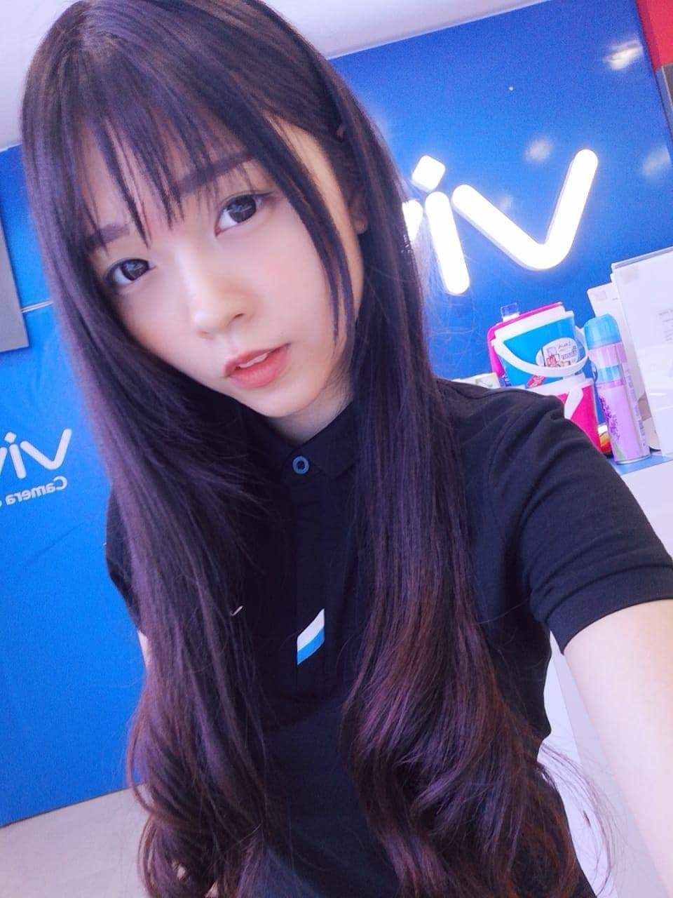  美女中学生Diorwynn37 分鐘前發佈 · 公�...