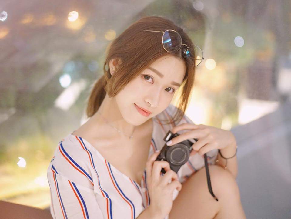  Reneebobo Li 李蔓瑩嘿 斯文微笑