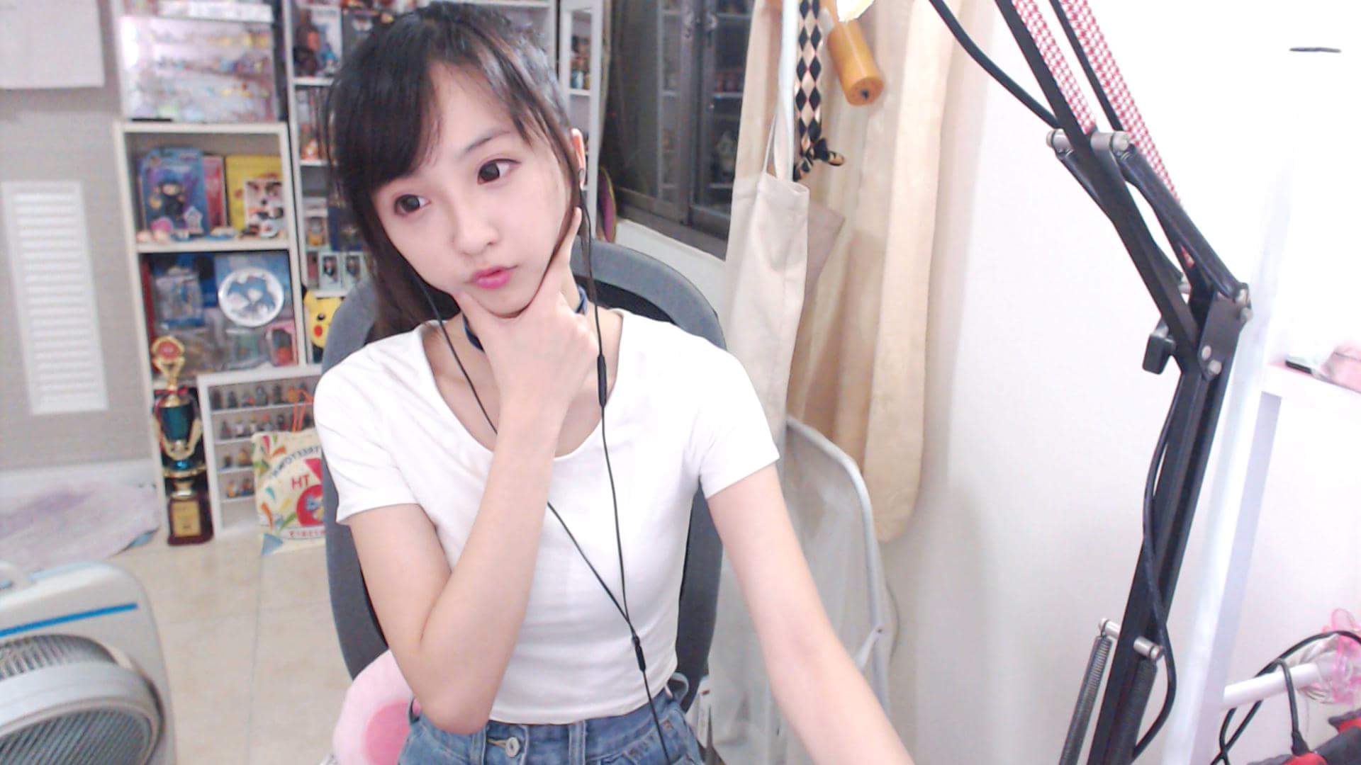  Dian.是點點啦哇! 今天有化妝欸 還不掛...
