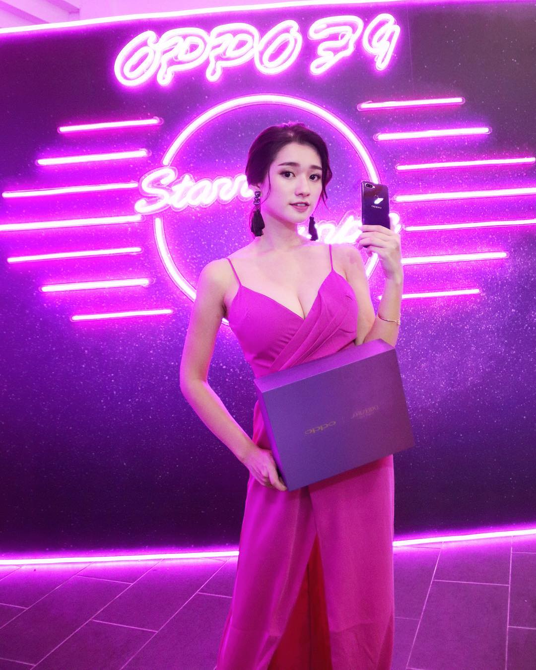  刚出席了OPPO F9 星空紫的发布会