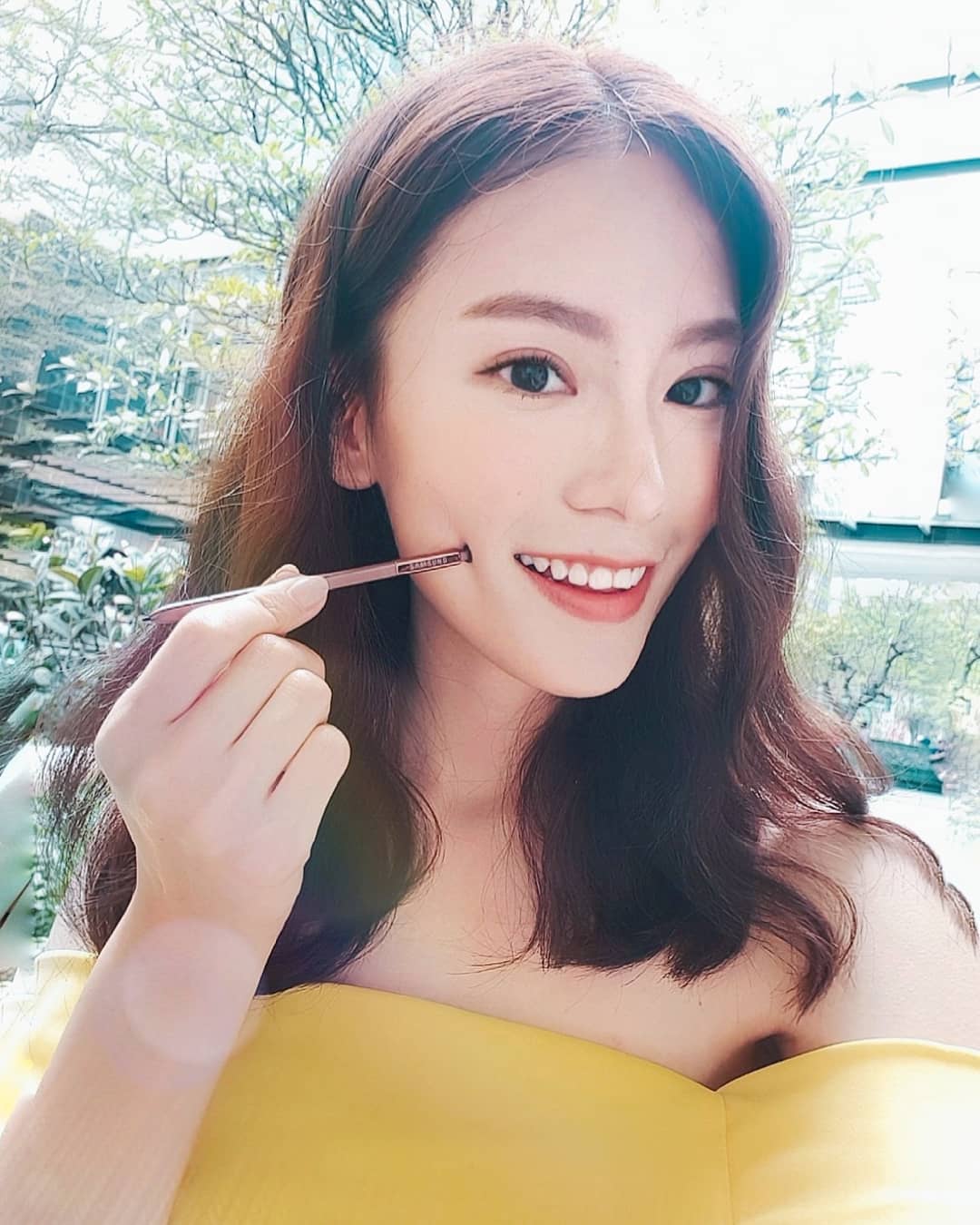 What makes my dimple deeper? 