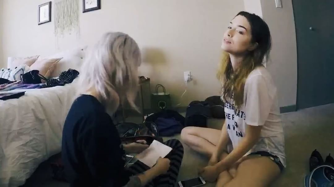  Who needs a makeup station when you have a bedroom...