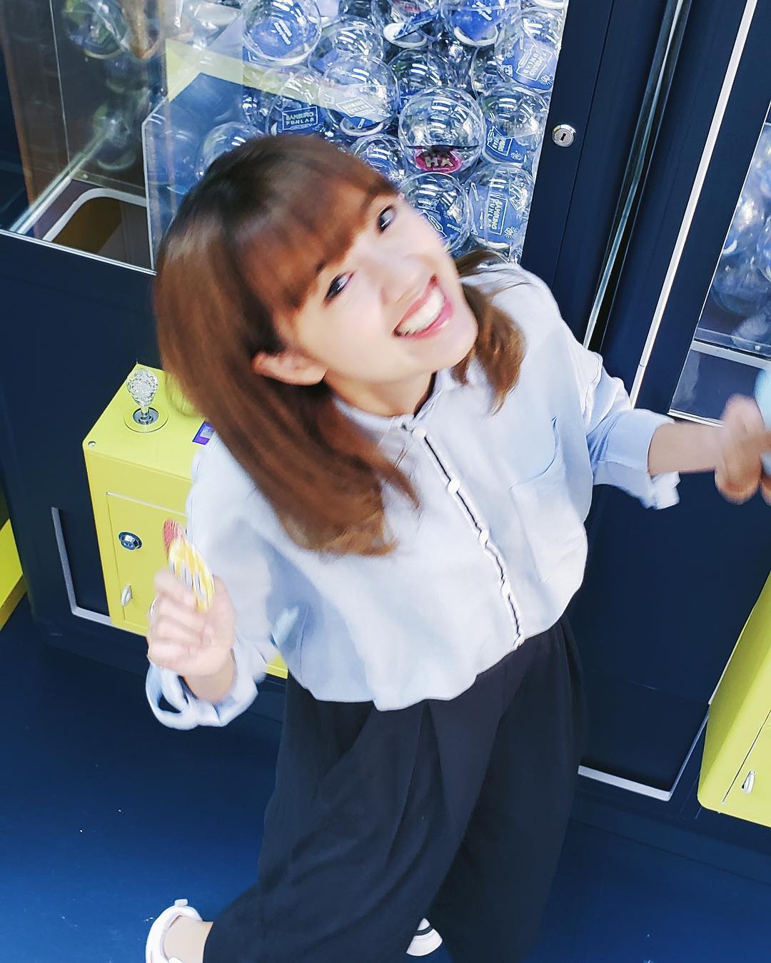  佢哋話高炒影到個人瘦啲面尖啲眼大�...