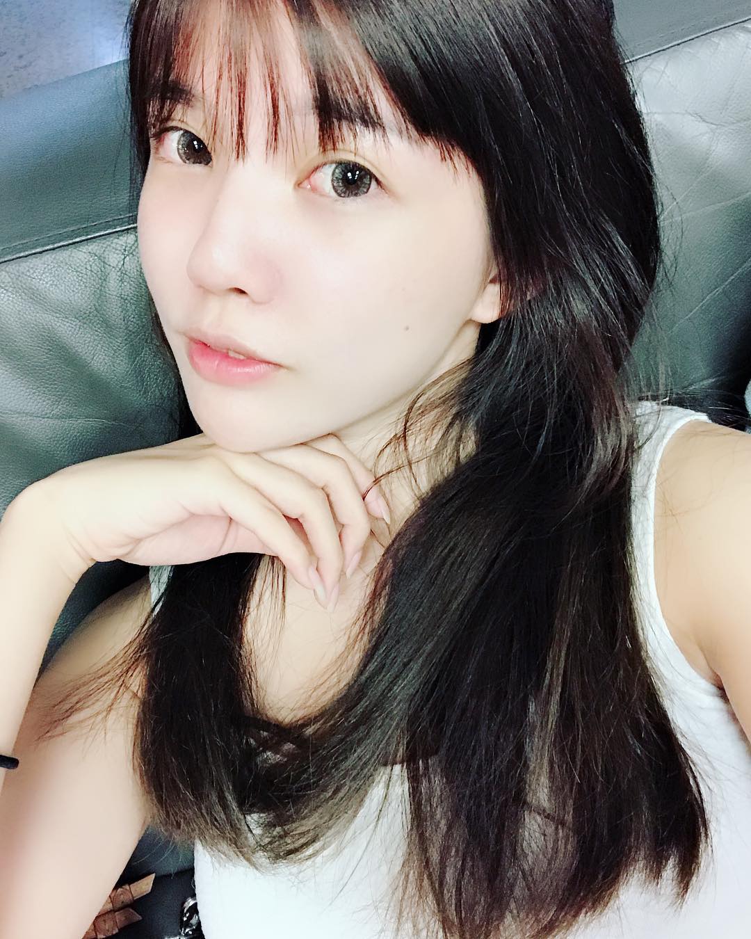  ☁️
等排練
從素顏等到完妝
#穎兒 #�...