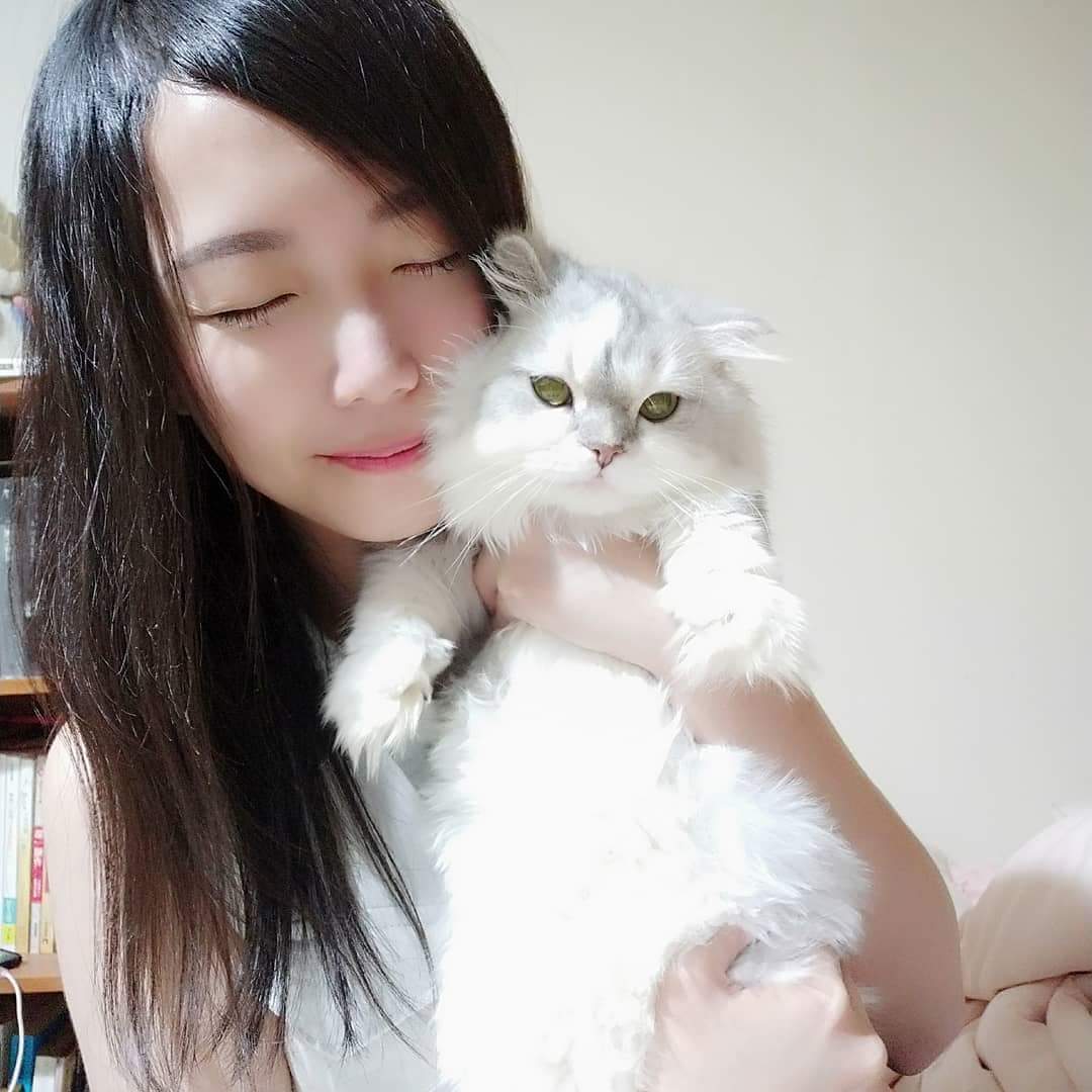  Christina Nana合照就厭世臉的莉莉#kitty #�...