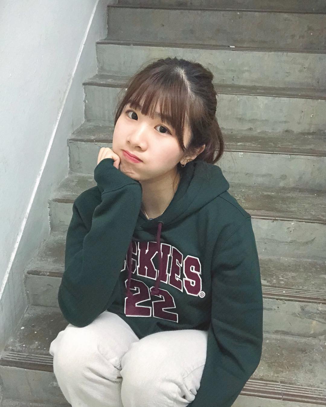  頂 係墨綠色呀