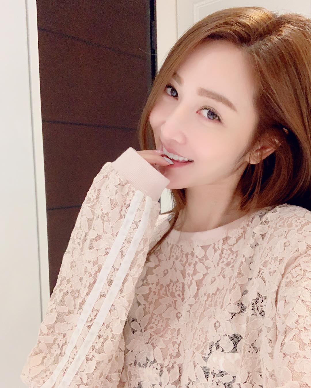  早安～一堆小懶豬我已經起床啦⋯⋯
#曾莞婷 #vickytseng #morning #smile #ireal