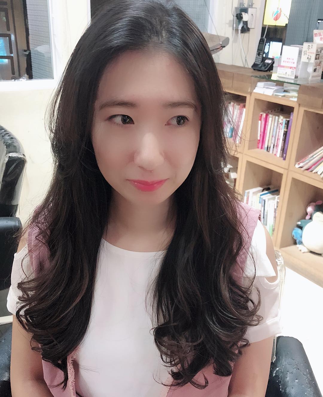  自然捲女孩髮根燙直髮尾
#溫塑燙
居�...