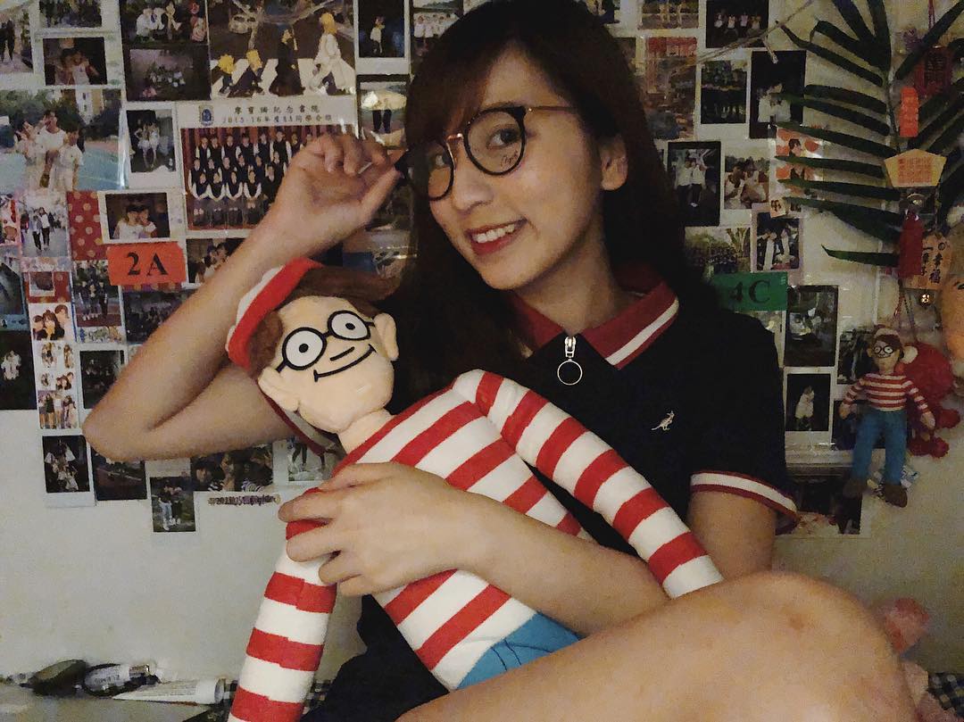  學下Wally仔戴眼鏡