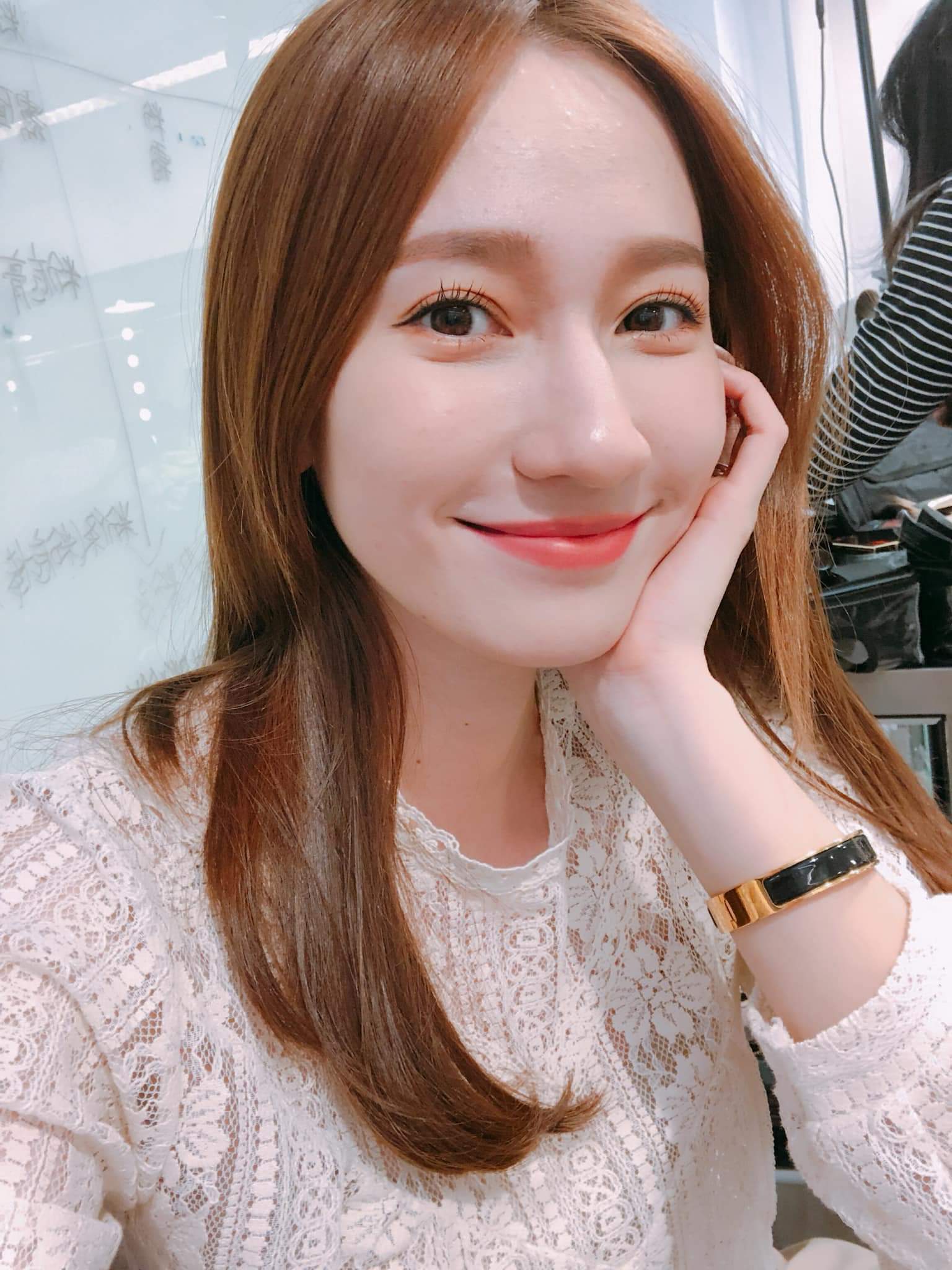  Jaline 葉羿君第一次當人瑋的化妝示範�...