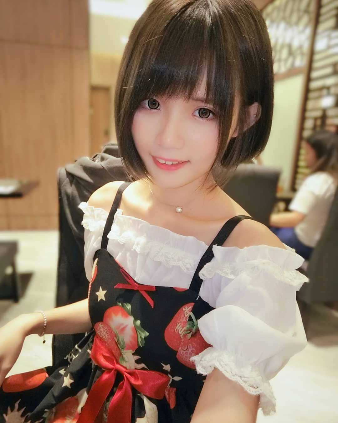  难得少女心(*´∀`*)
为了这条小裙子我...