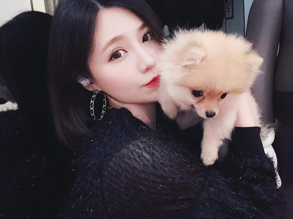  Fiona Yeo它硬要参与拍照