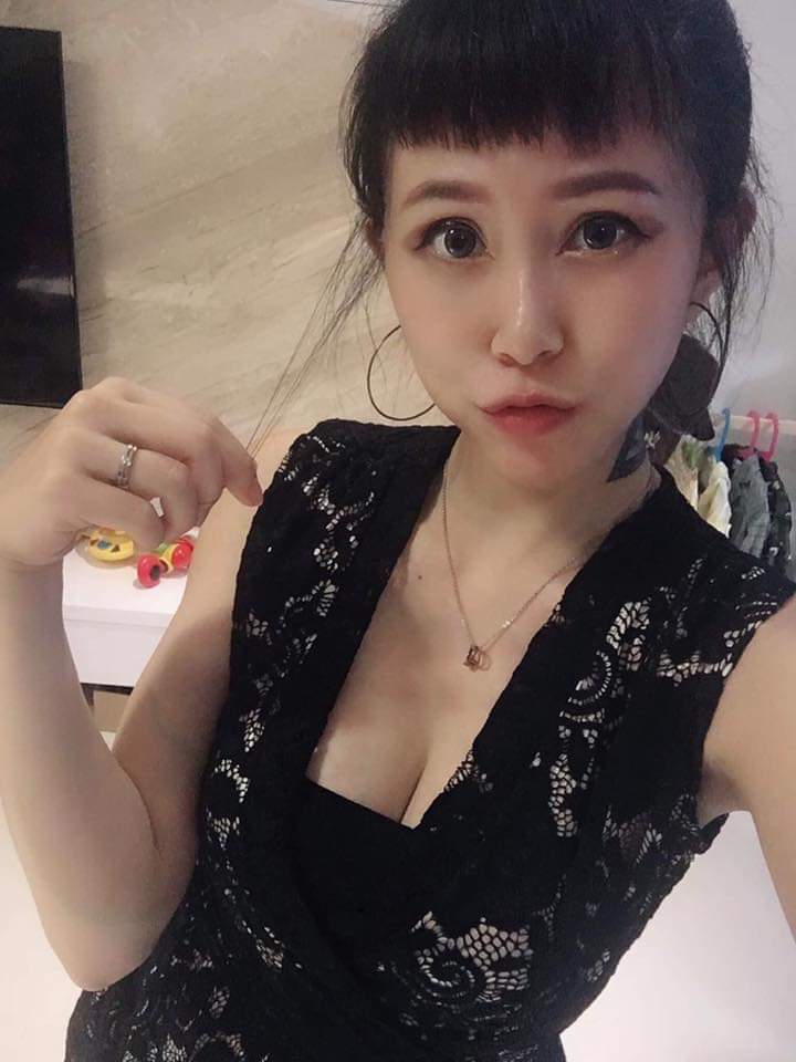  Fb網路美女分享區肚子餓餓 一起出門�...
