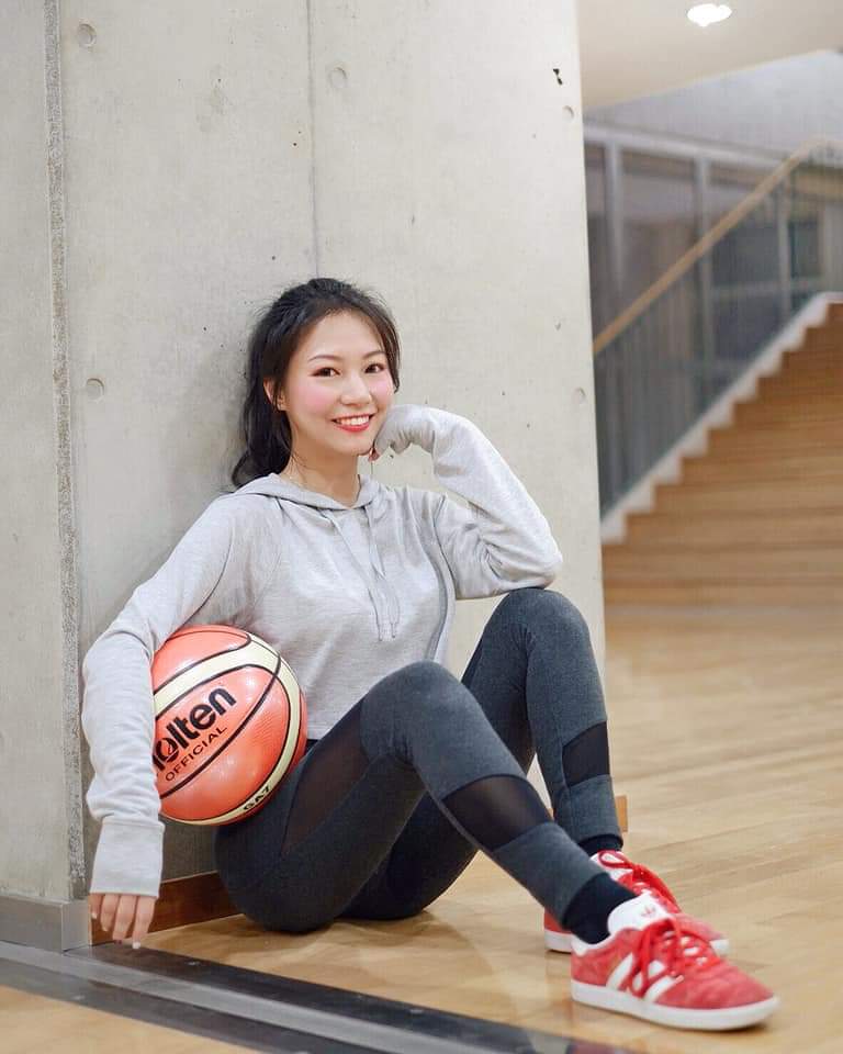  蓉蓉 何佳蓉打一個小腿超酸