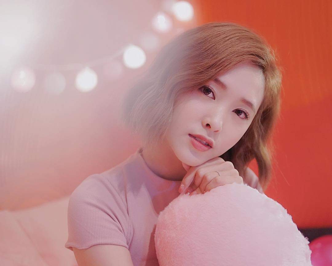  羅彩玲 Vivian Law一轉眼又到了年尾了❤...