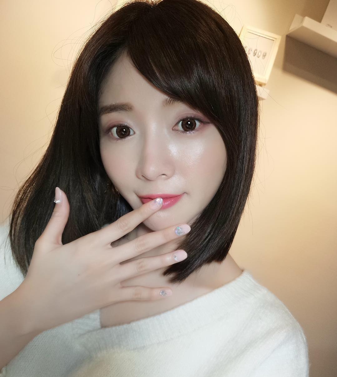  天啊我的指甲太美了✨彷彿滿滿的流�...
