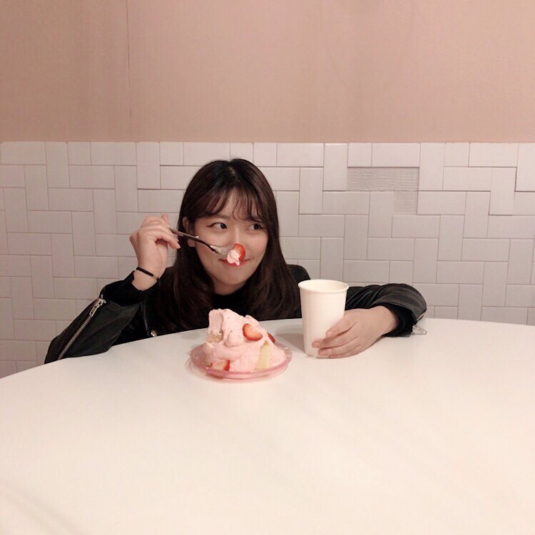  맞아요 올릴사진이 없어요! .
.
.
#데일리 #일상스타그램 #셀스타그램 #셀카 #금요일 #카페덕후