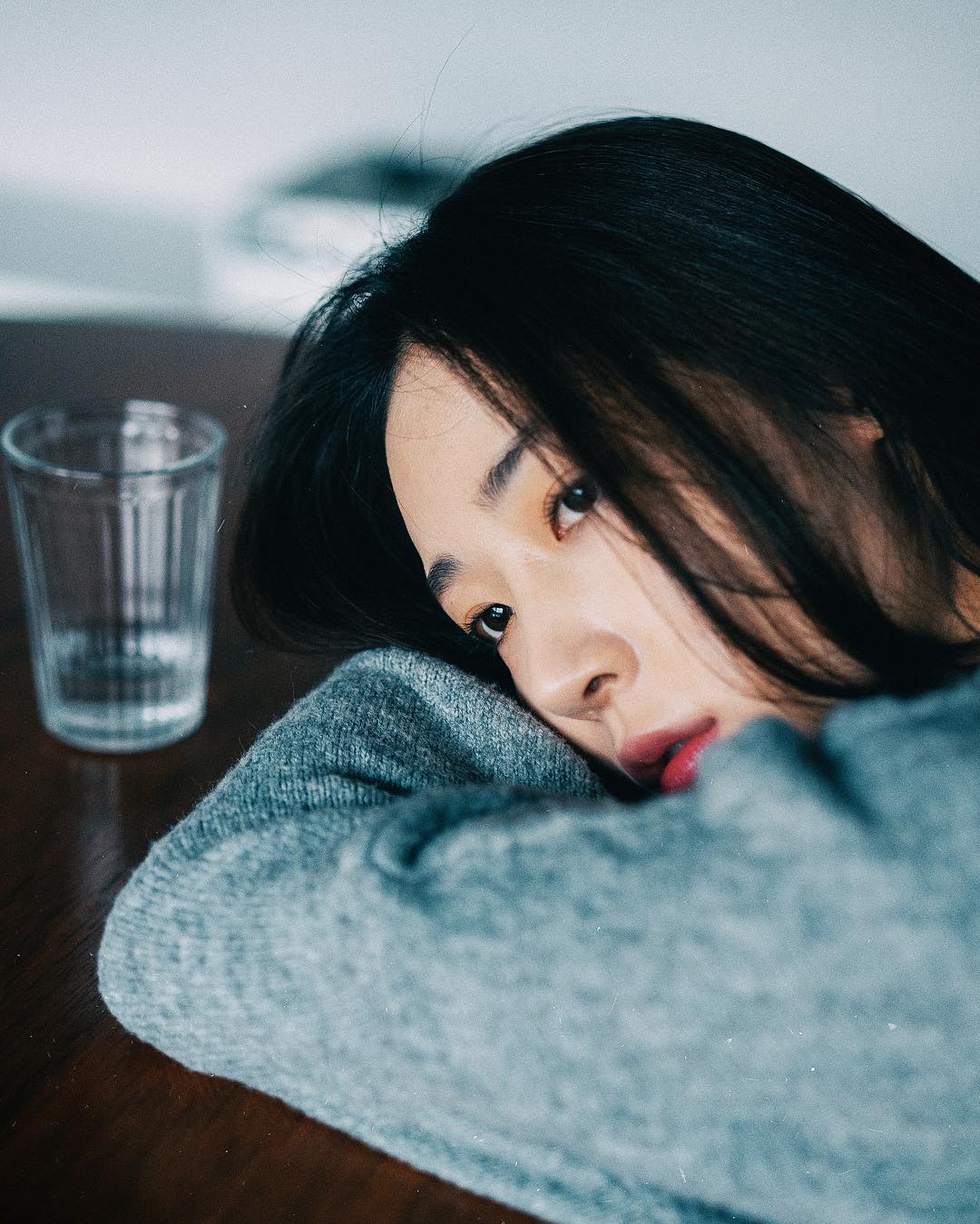  :
단순하게 마음 놓고 살아가기엔,
나�...
