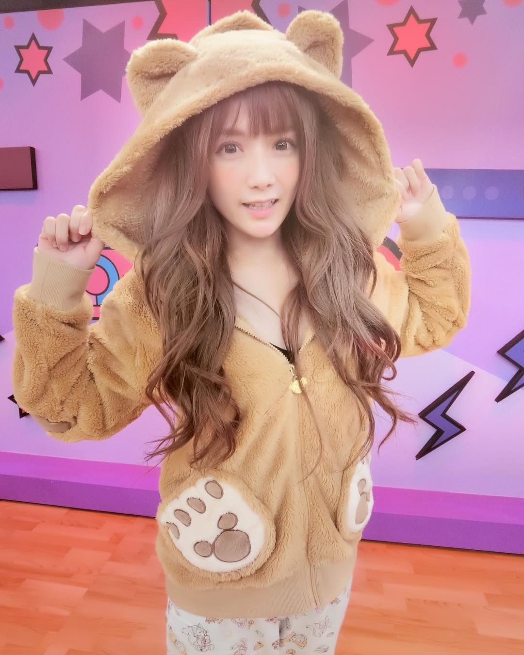  穿睡衣上節目，其實有點舒服！
哈哈�...