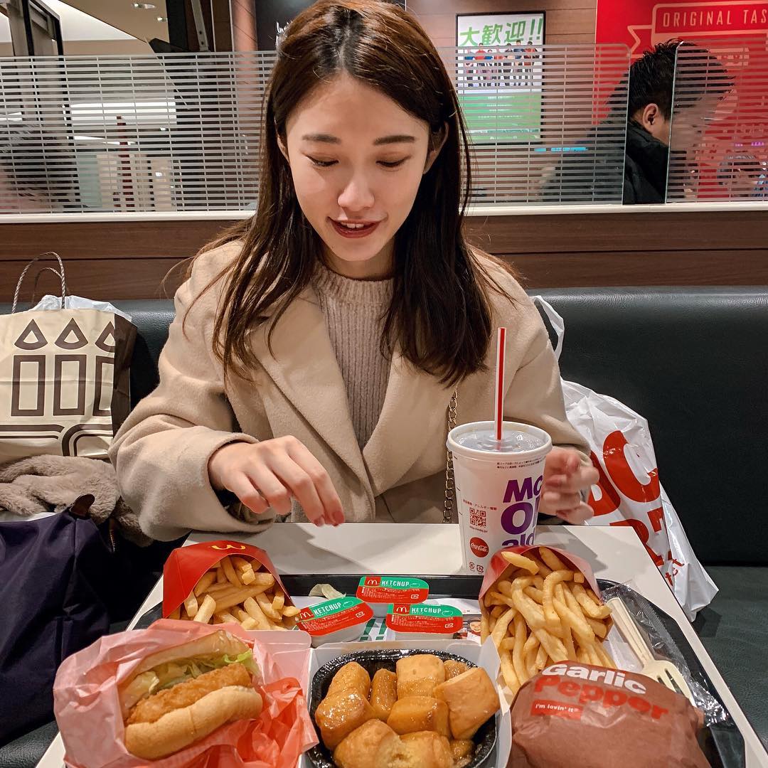  除夕個晚想食既餐廳全部都冇開...
於�...