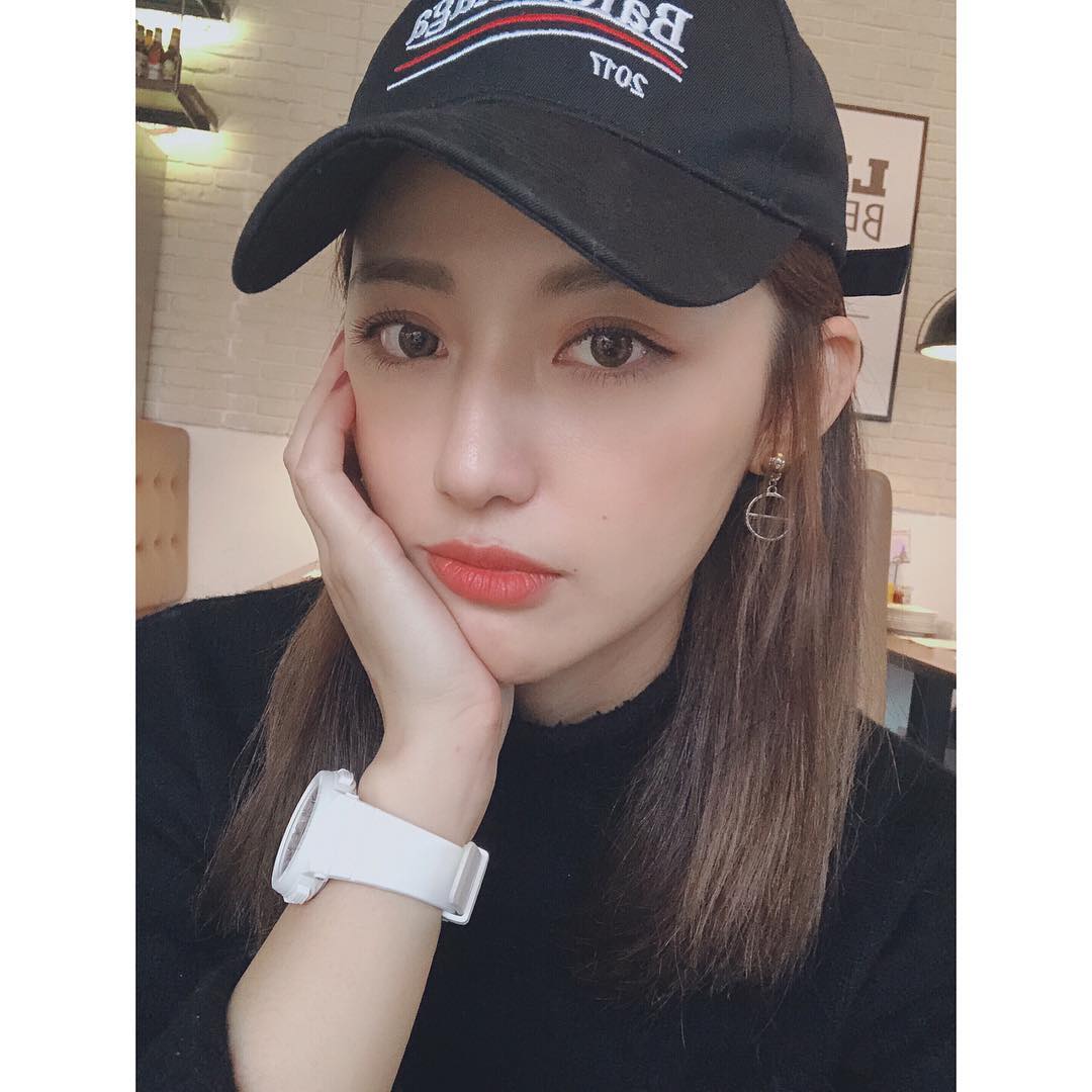  近期的狼人殺live播出後
很多女孩問我...