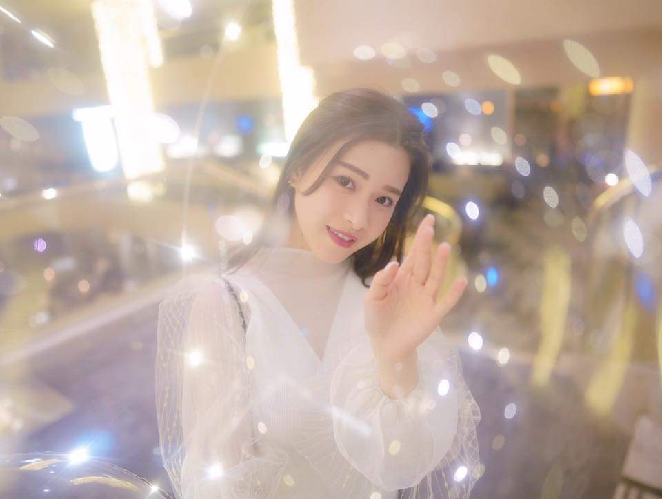  Reneebobo Li 李蔓瑩人在台北 耍仙女風一...