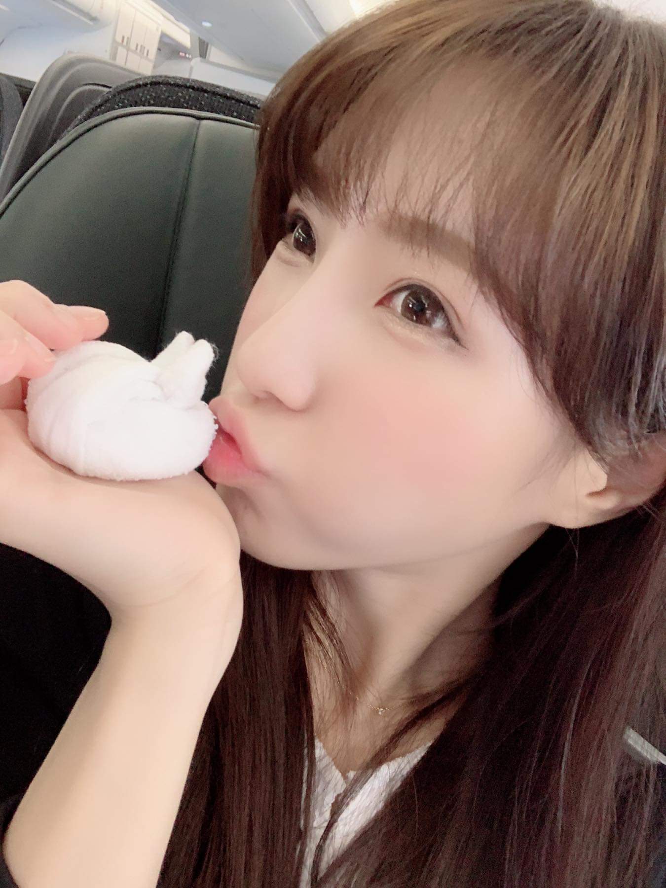 小茉莉-陳瑀希在飛機上遇到迷路的小�...
