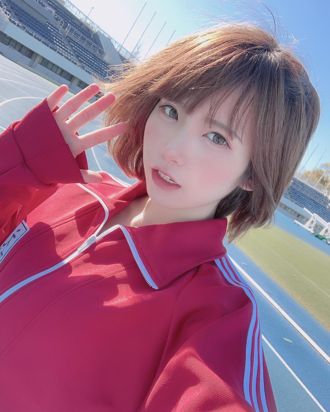  お仕事で赤ジャージ着てました☀️