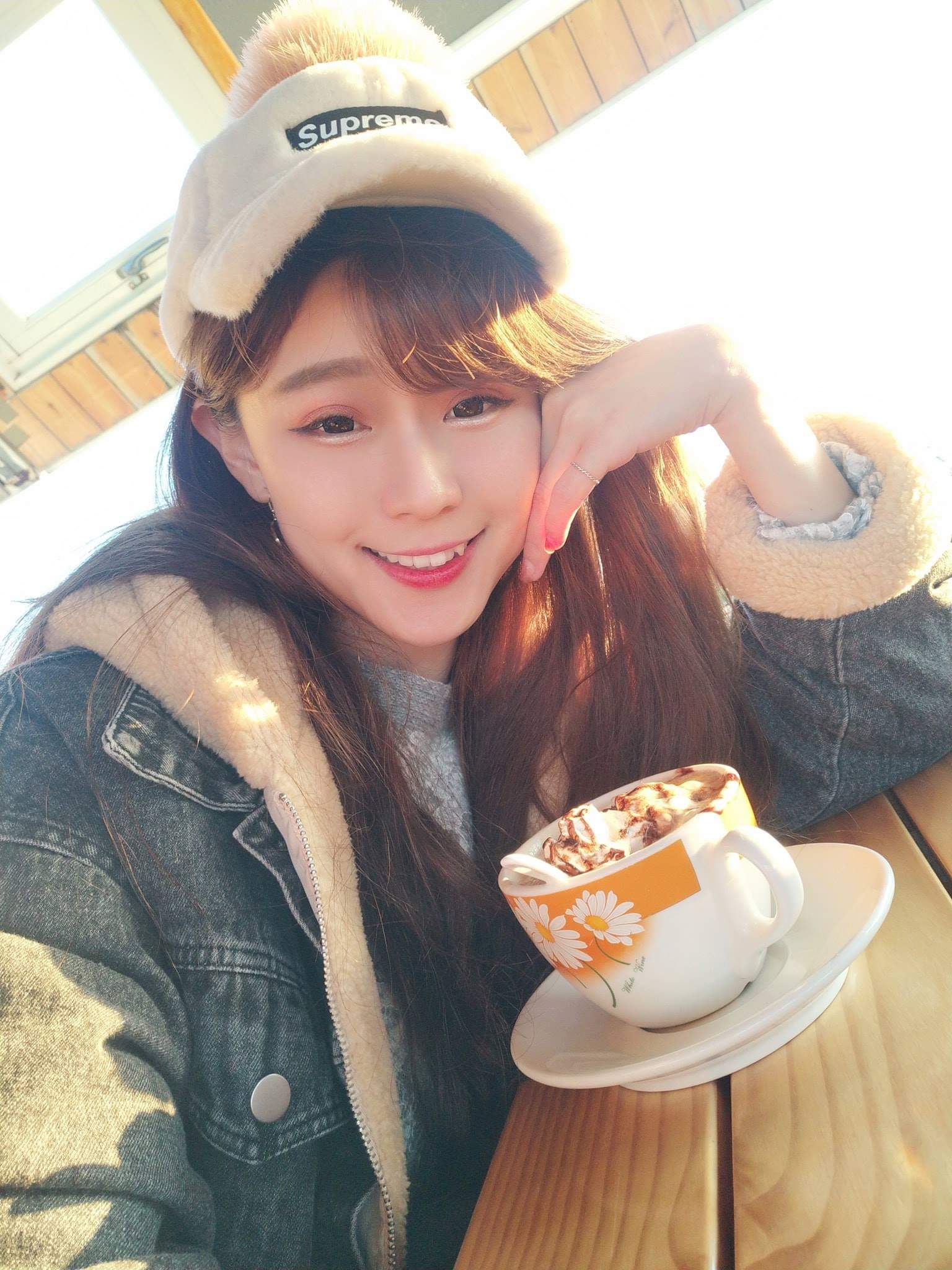  俞瑄 White再忙，也要一起喝杯咖灰☕�...