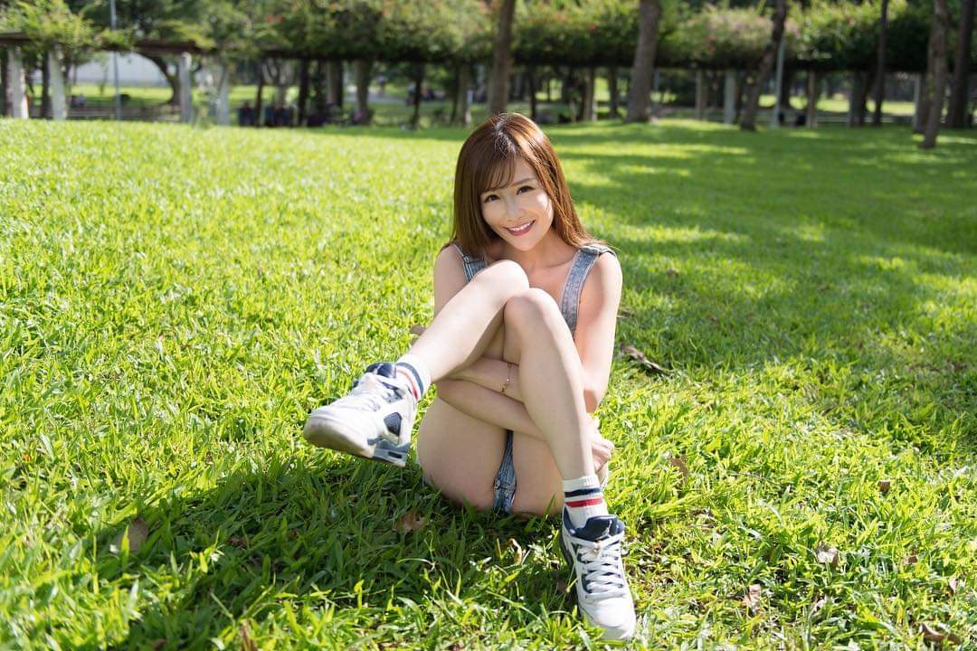  提姆正妹報報公園阿伯好幸福!! ⠀⠀�...