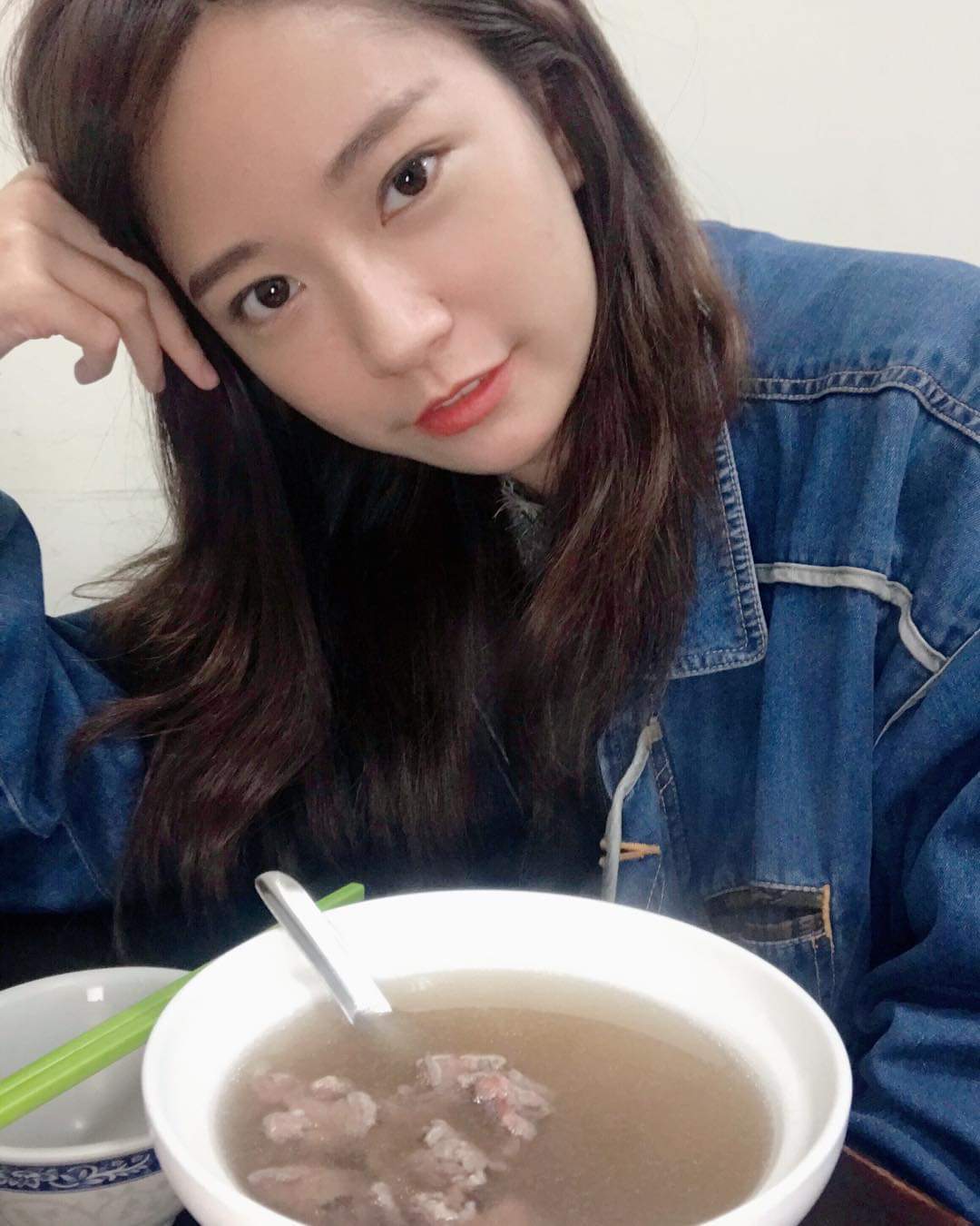  陳芷妧（晚玩）19 分鐘前發佈 · Instagr...