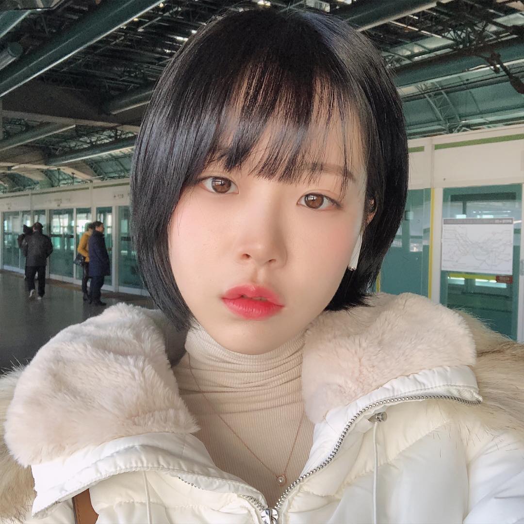  흠