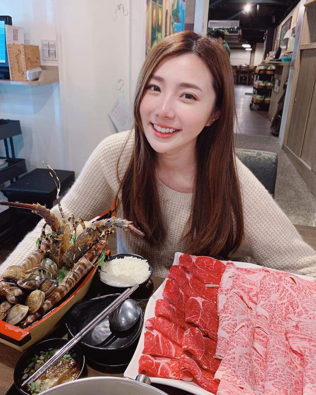  Zora 陳思穎與肉肉㊗️大家情人節快樂...