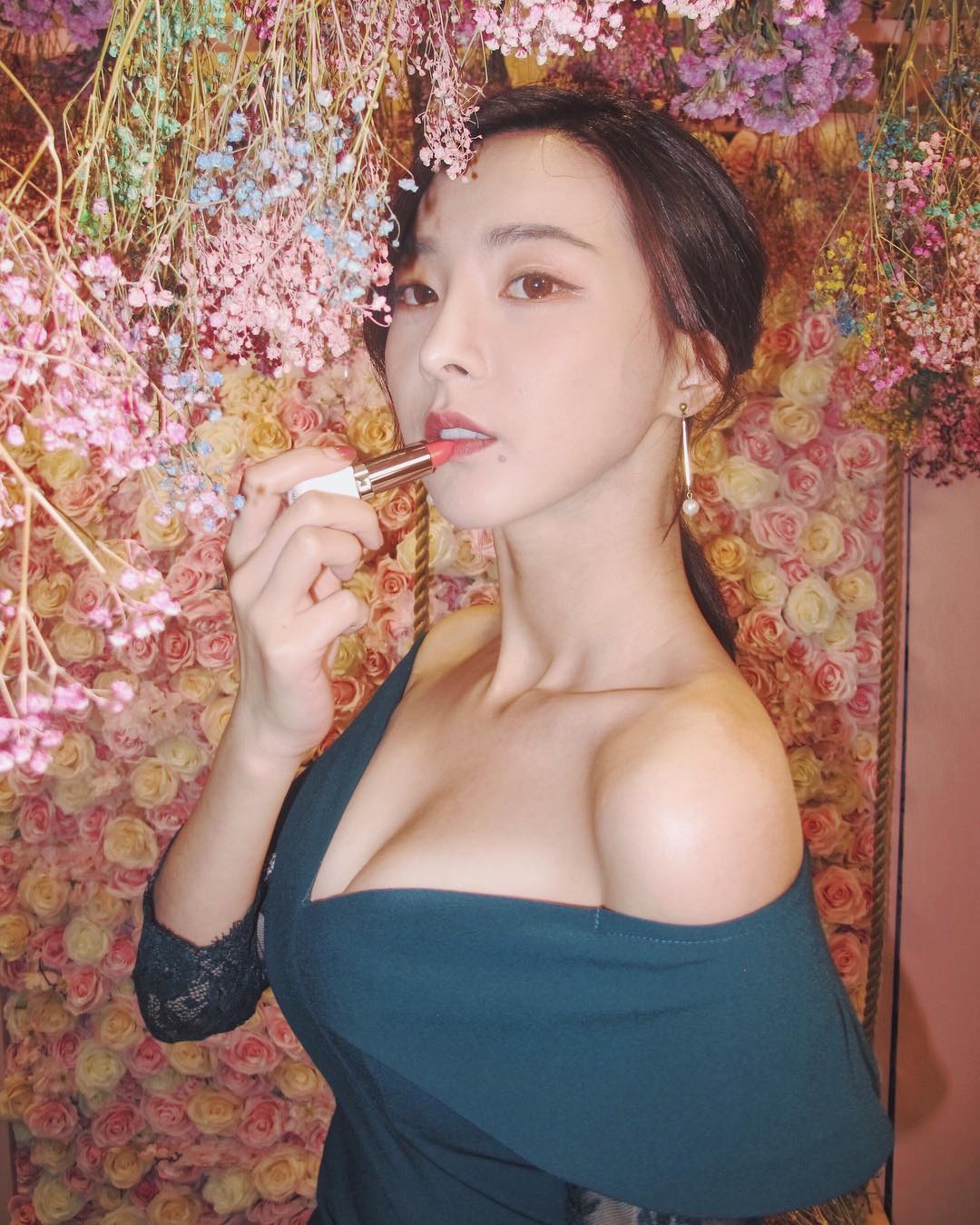  這高衩開的我匪夷所思