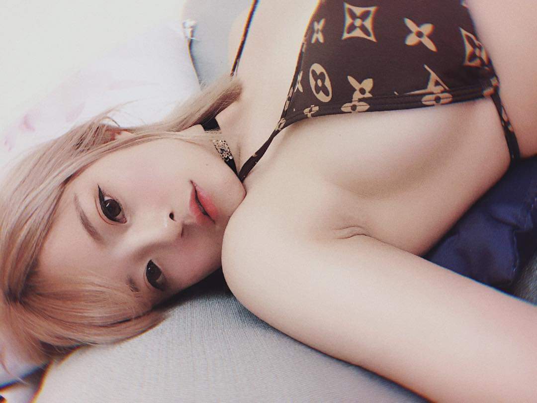  Misa Chiang名牌「包」 LV花紋比基尼 ：ht...